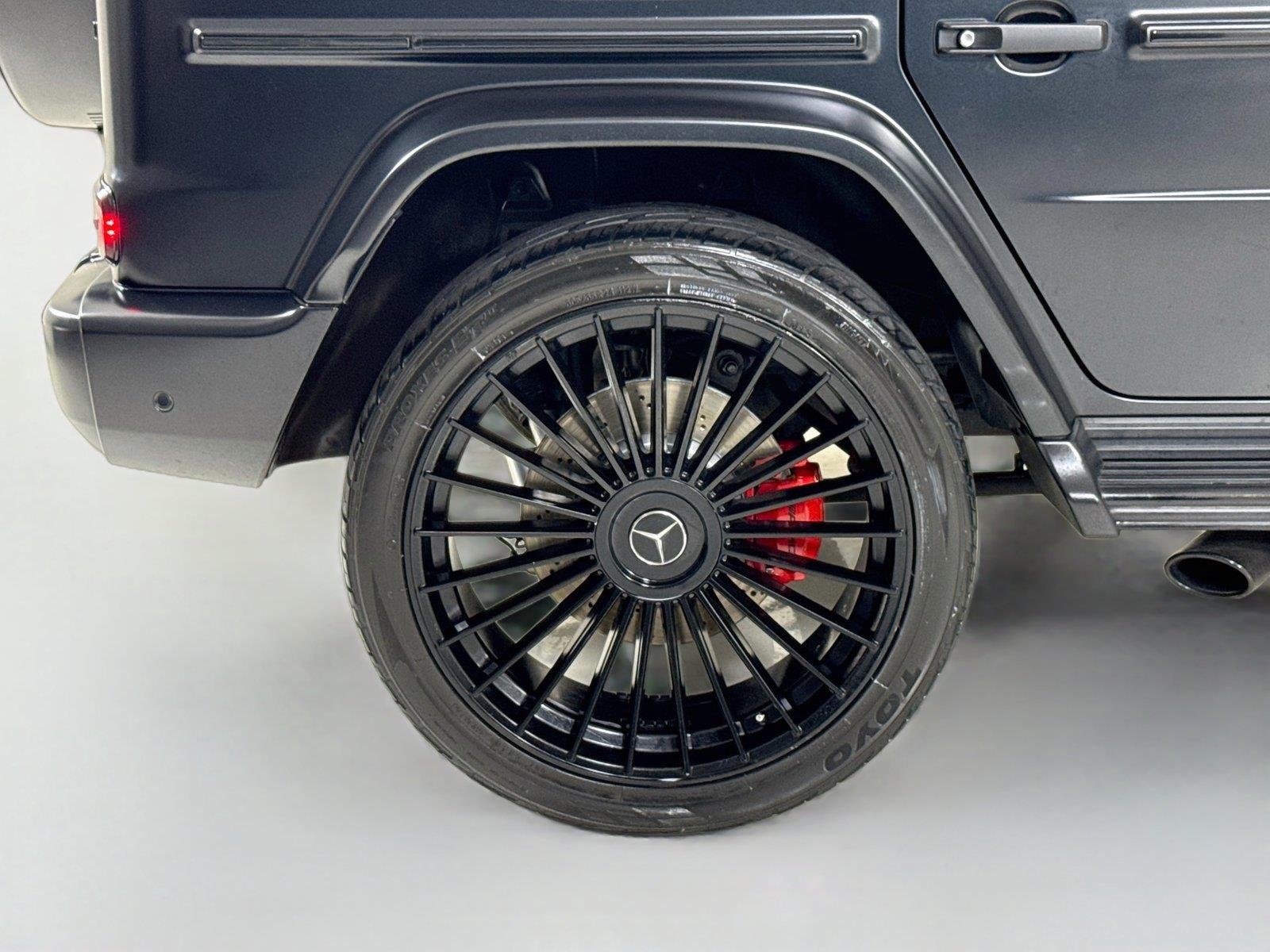 Used 2024 Obsidian Black Mercedes-Benz AMG® G 63 | Exclusive Int Pkg | Carbon Fiber Trim image 38