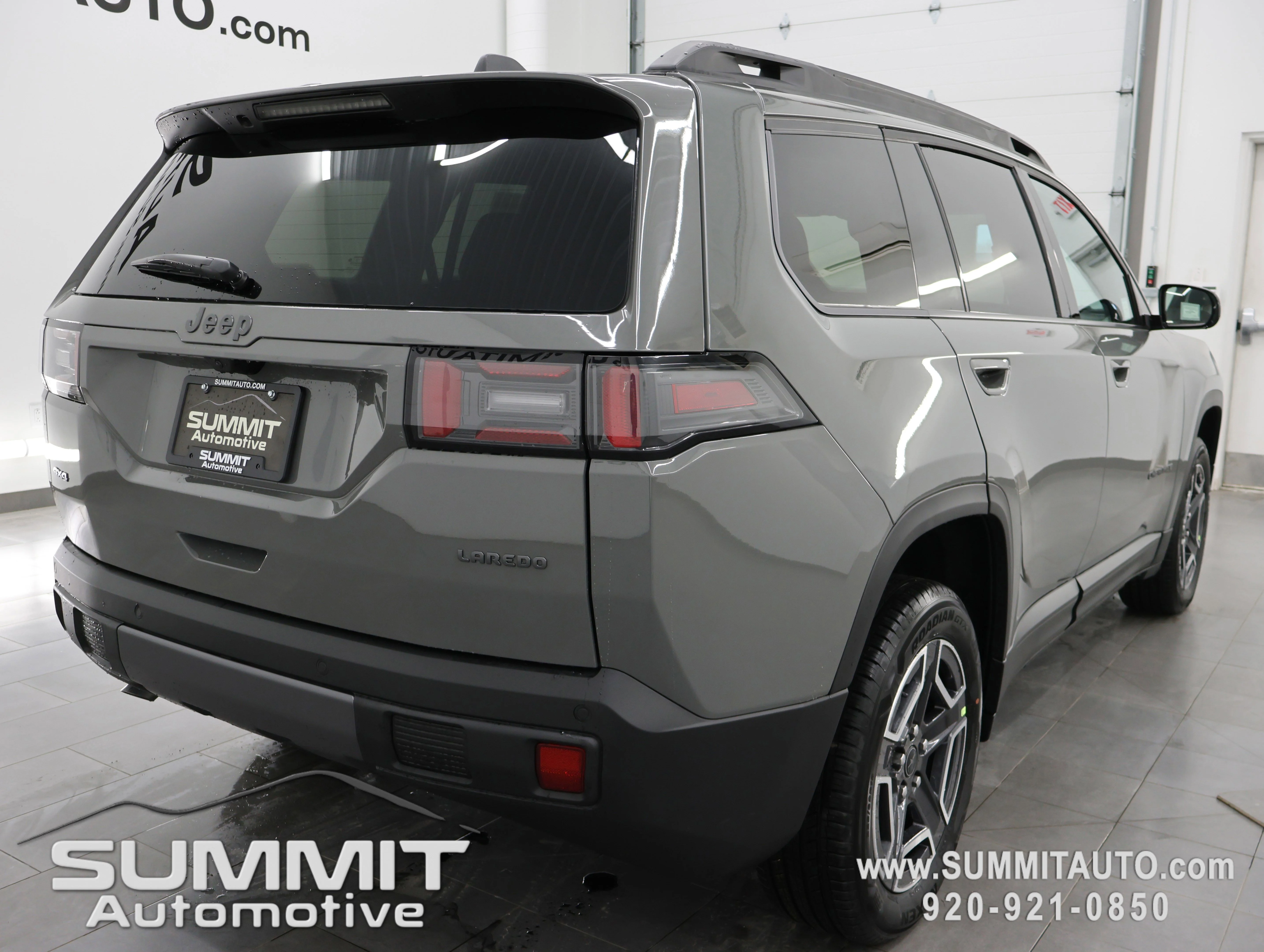 New 2026 Sting-Gray Clearcoat Jeep Laredo image 4