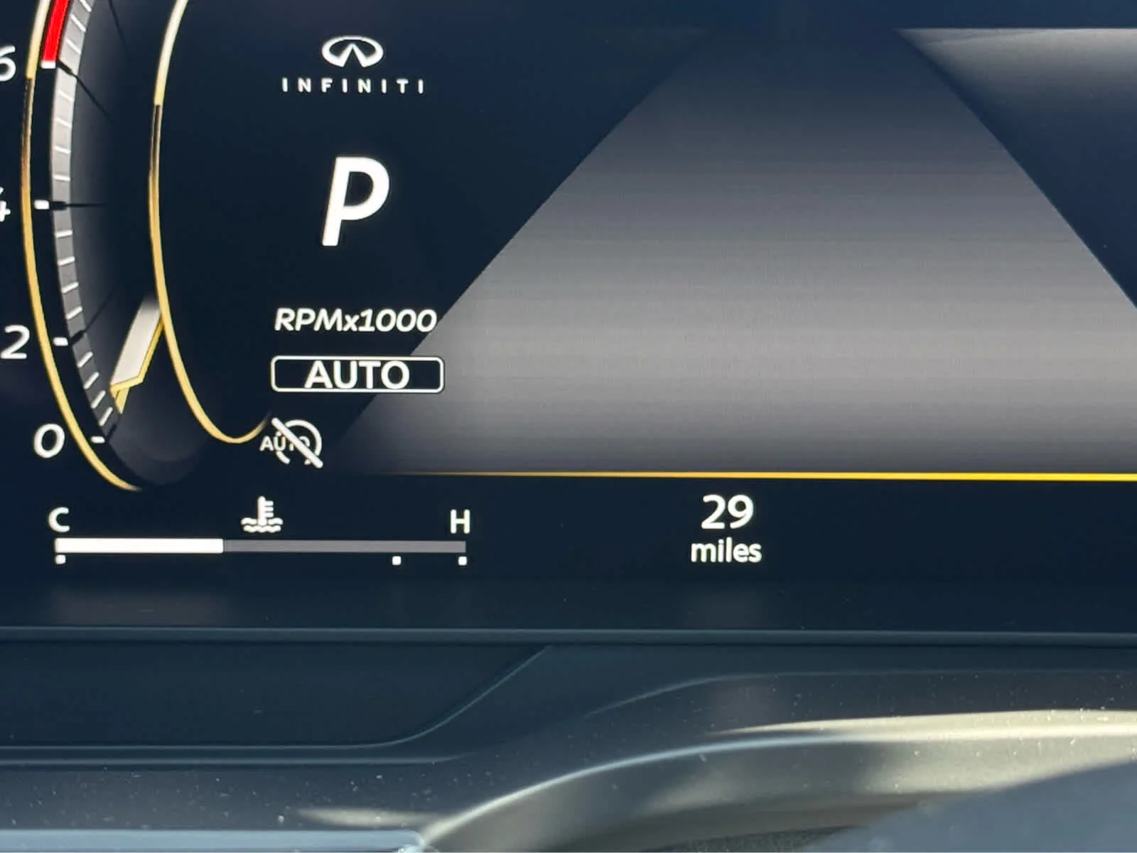 New 2027 2T RAD WHT INFINITI Sport AWD image 10