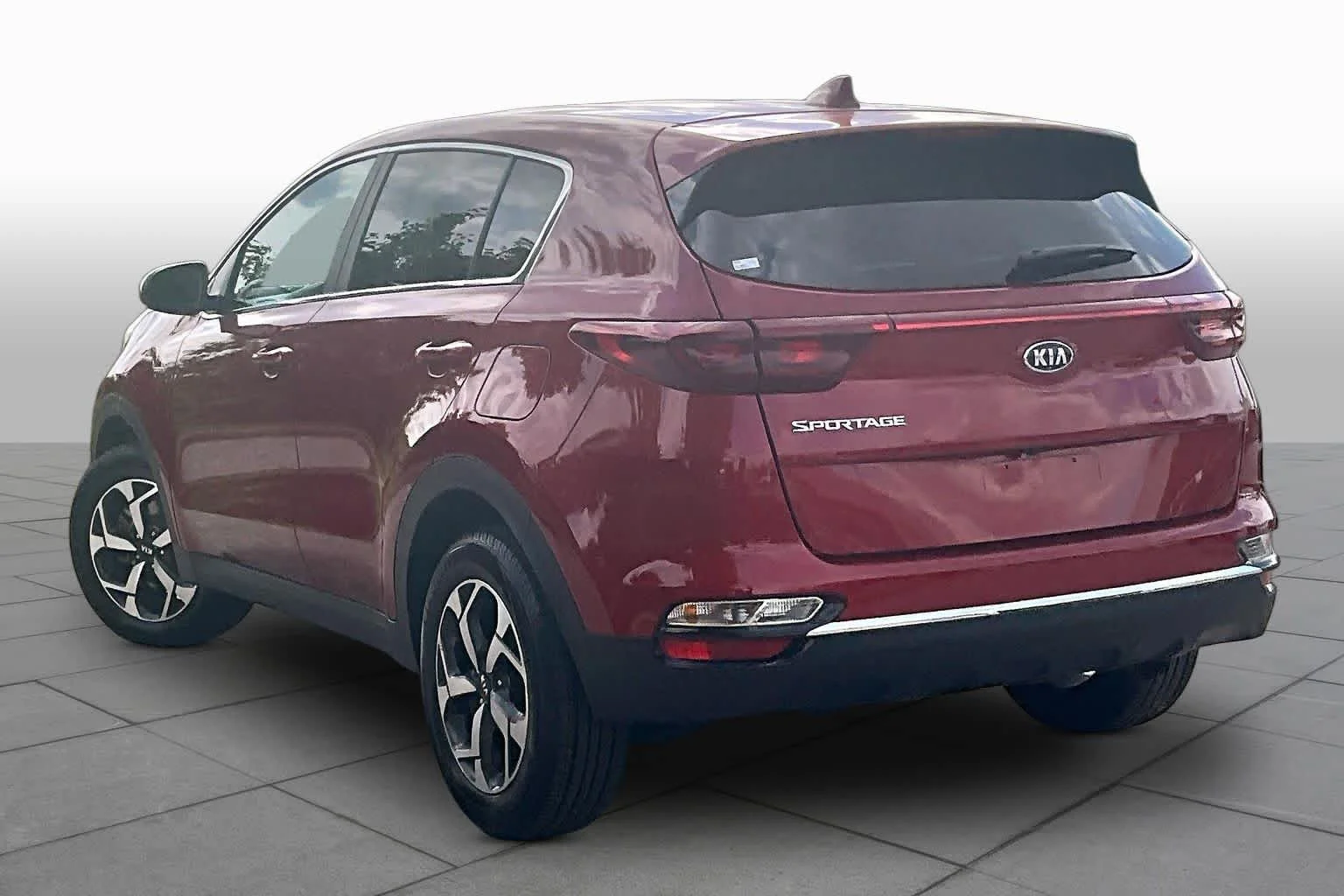 Used 2022 Hyper Red Kia LX image 12