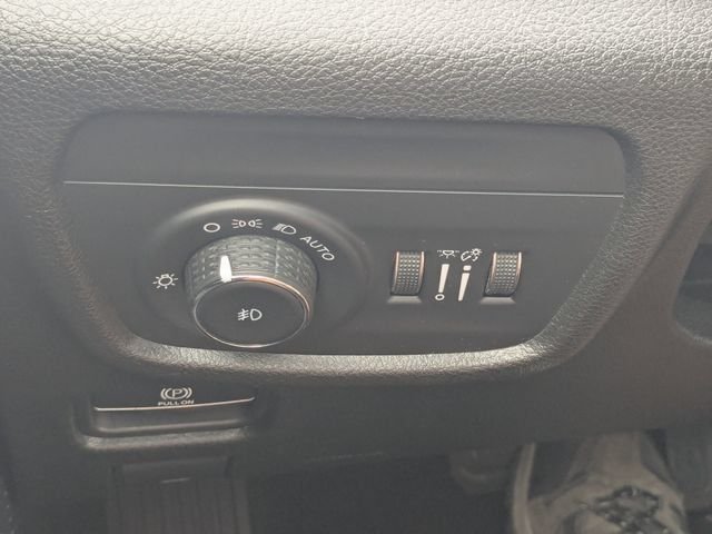 Used 2023 Diamond Black Jeep Limited image 30