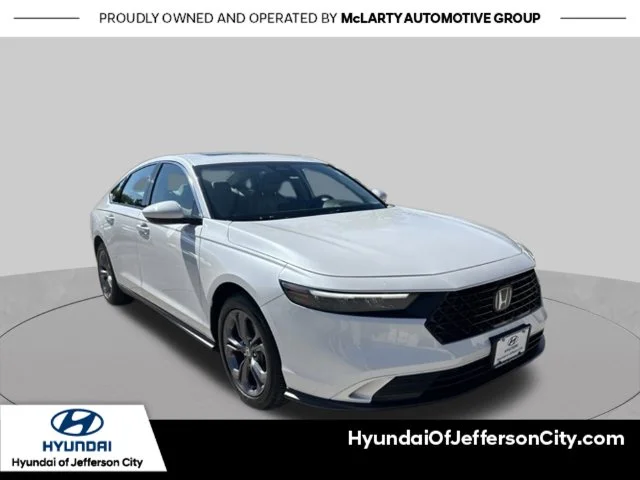 Used 2024 White Honda EX image 1