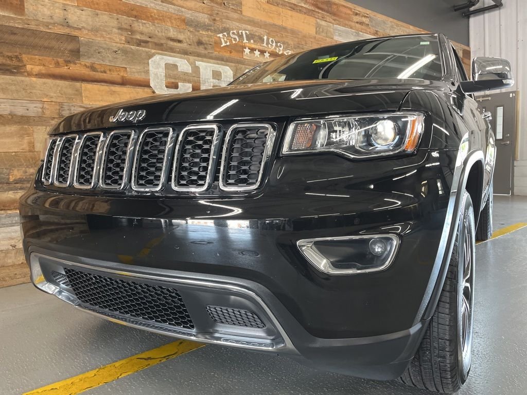 Used 2021 Diamond Black Jeep Limited image 10