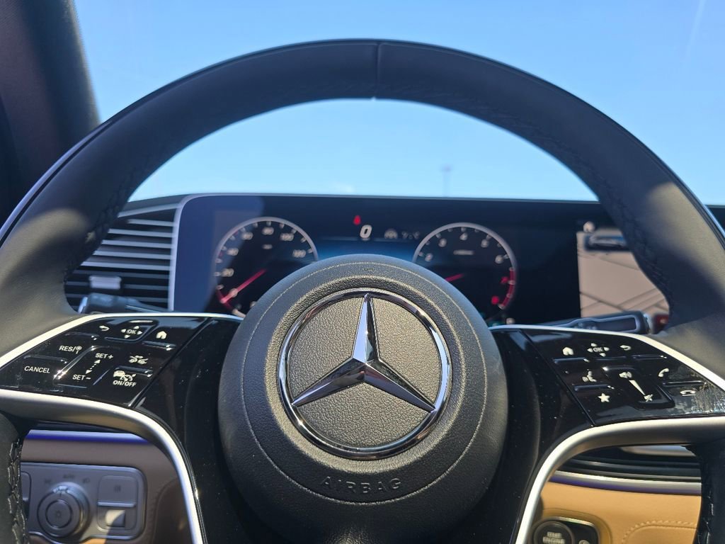 New 2026 MANUFAKTUR Moonlight White Metallic Mercedes-Benz GLS 580 image 71