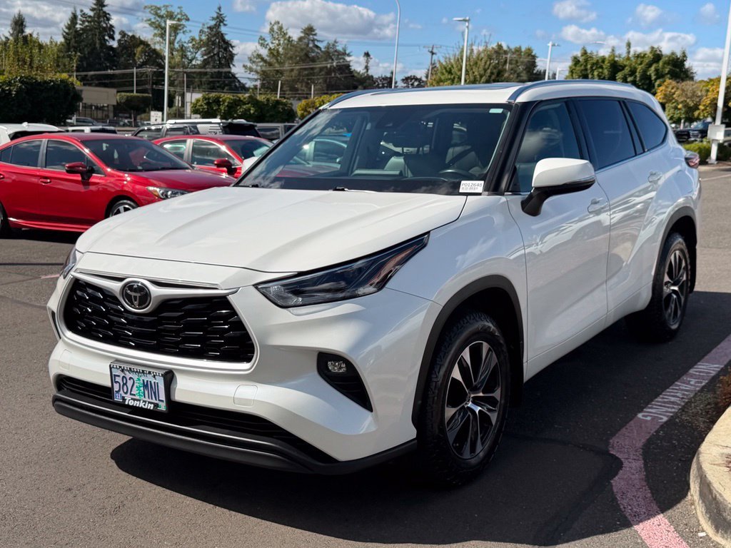 Used 2021 White Toyota XLE image 4