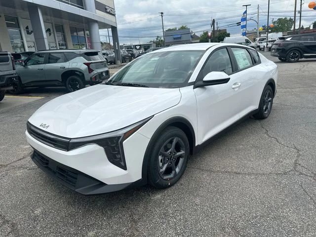 New 2026 Snow White Pearl Kia LXS image 11