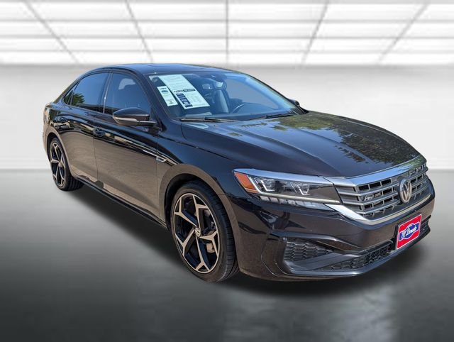 Used 2020  Volkswagen 2.0T R-Line image 1