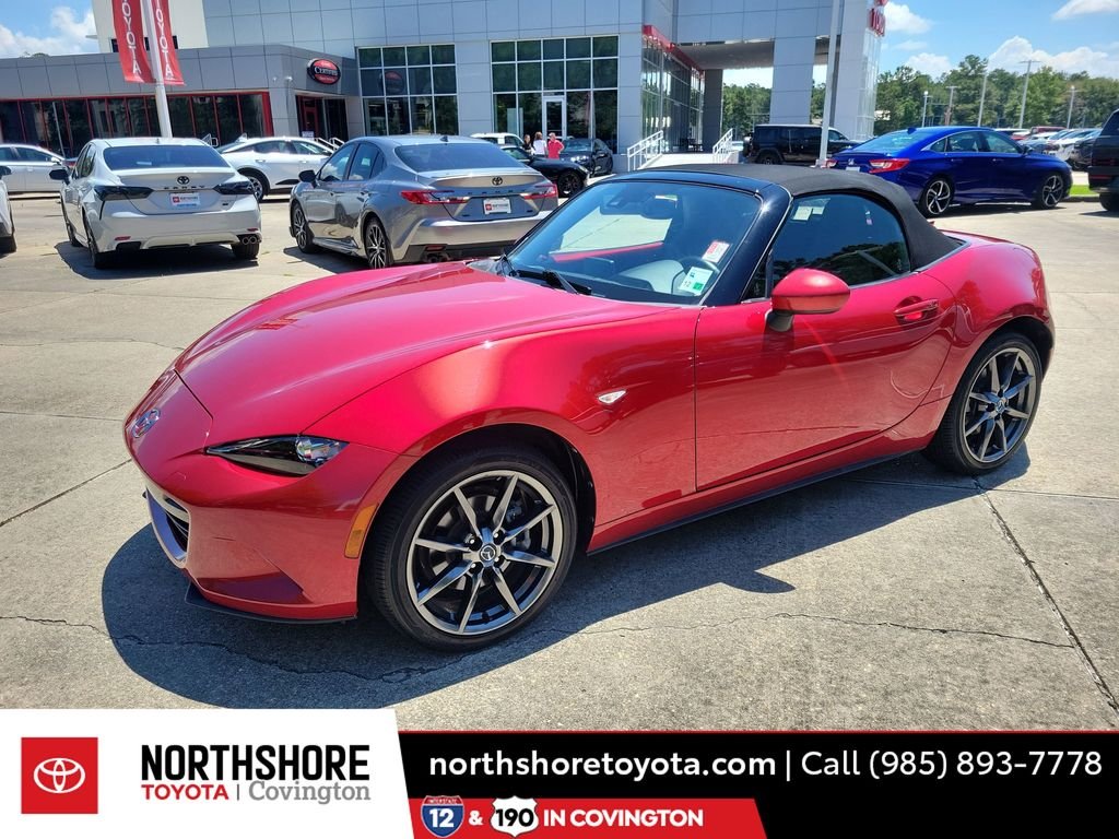 Used 2017 Red Mazda Grand Touring image 1