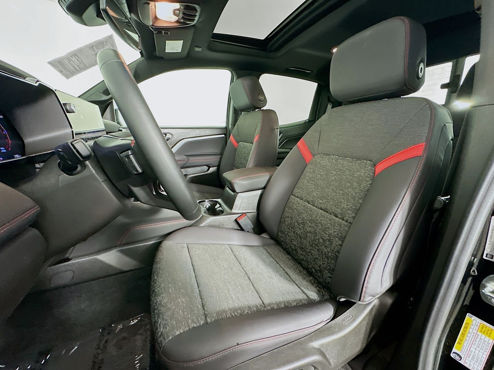 Used 2025 Black Chevrolet Z71 image 21
