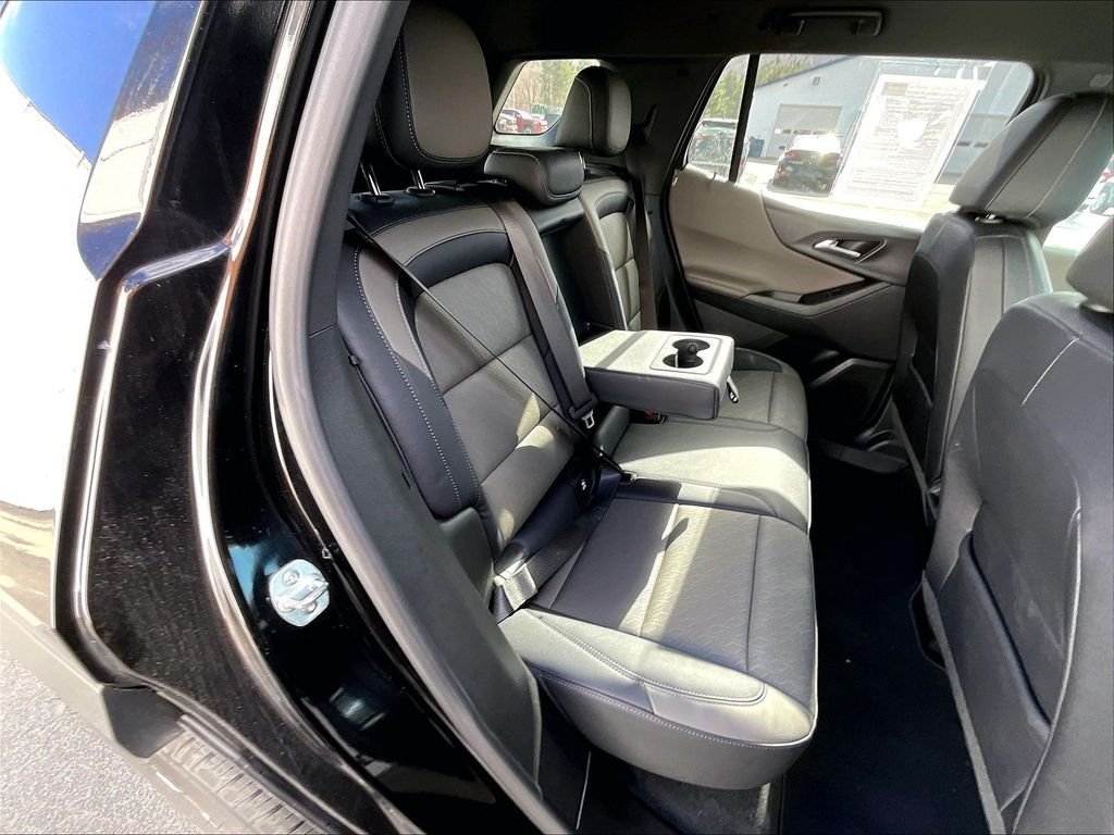 Used 2025 Mosaic Black Metallic Chevrolet LT image 16