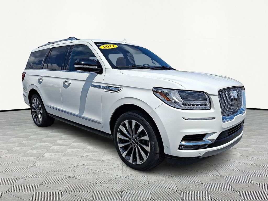 Used 2021 White Lincoln Reserve image 1