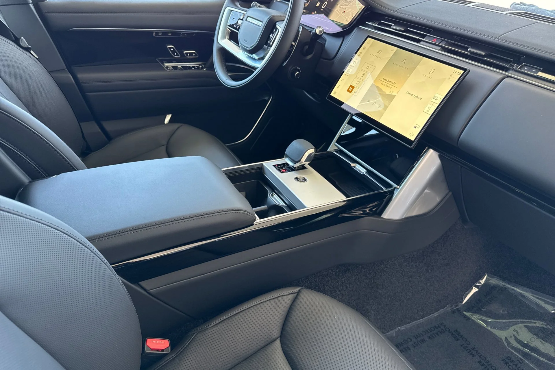 New 2026 SANTORINI BLACK Land Rover SE image 18