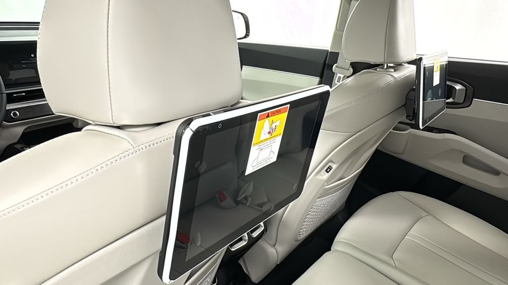 2025 Kia Sorento S - Photo 35