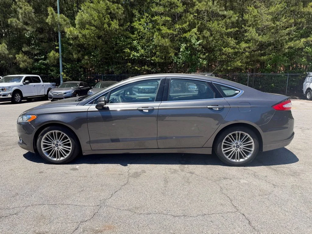 Used 2015 Gray Ford SE image 4