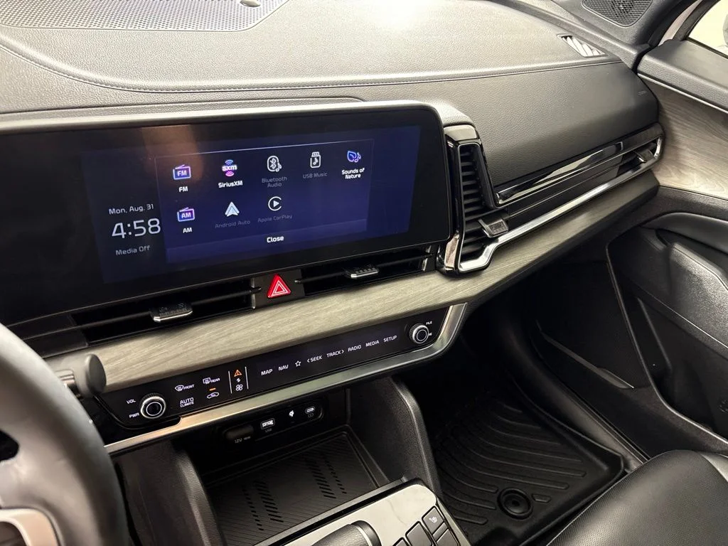 Used 2025 White Kia X-Line image 33