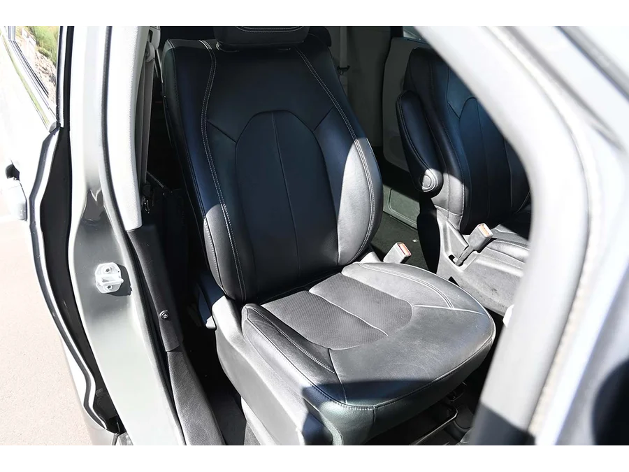 2022 Chrysler Pacifica Touring L - Photo 16