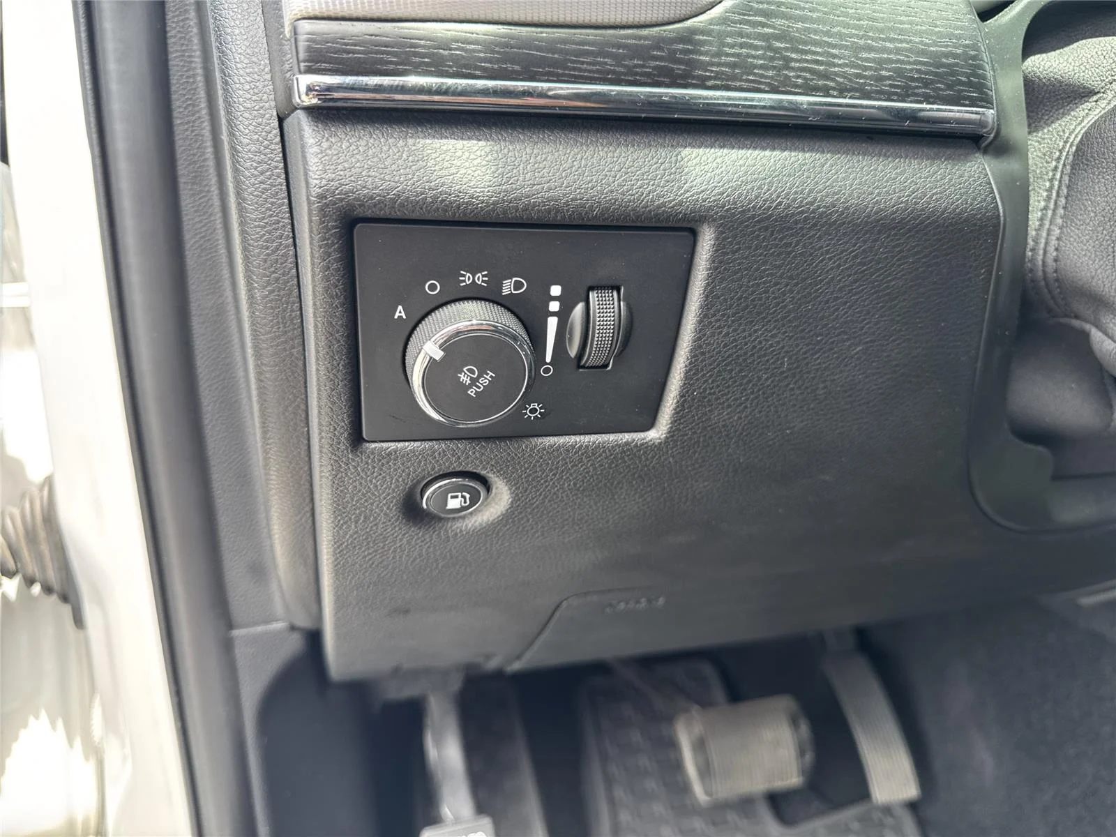 Used 2021 Ivory 3-Coat Jeep Summit image 18