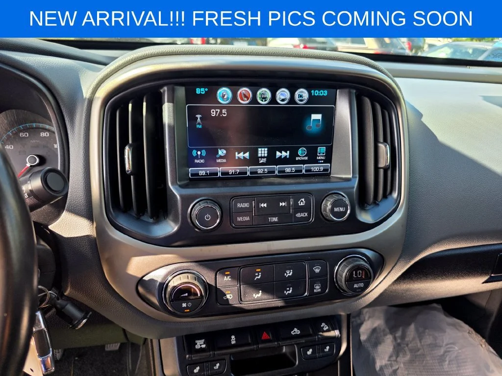 Used 2018 SUMMIT WHITE Chevrolet 4WD Z71 image 9