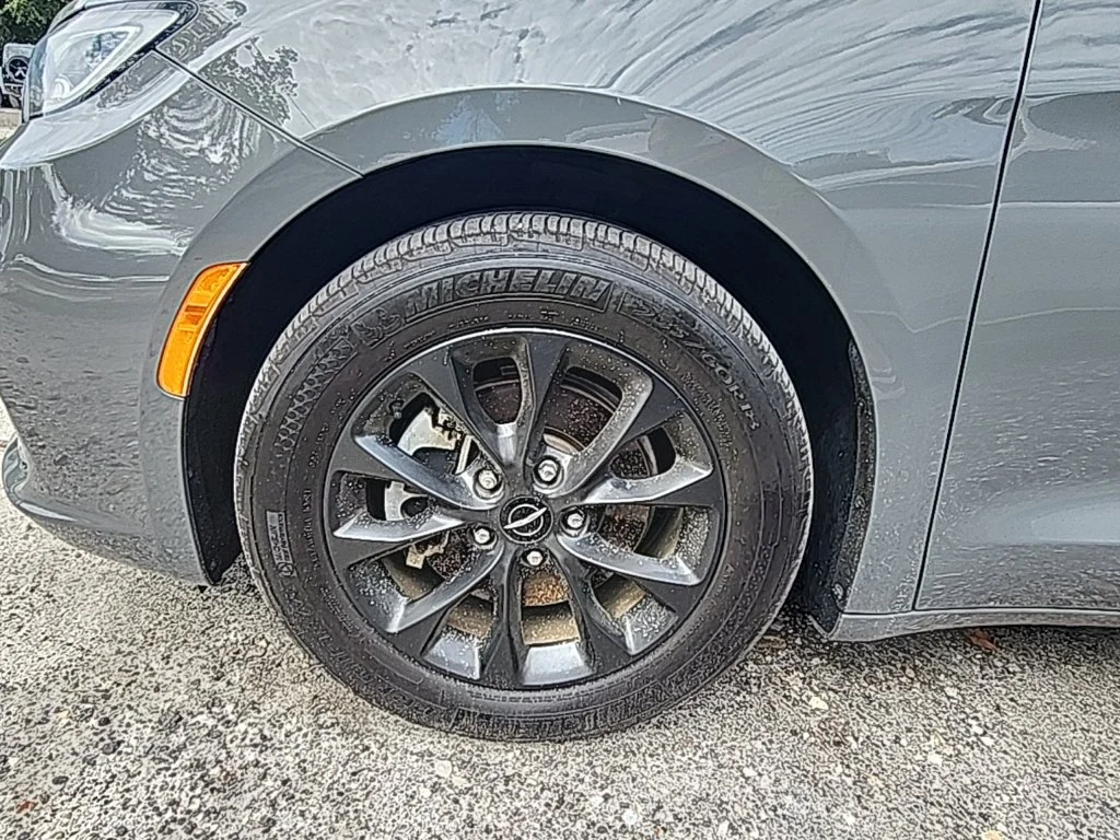 Used 2021 Ceramic Gray Clearcoat Chrysler Touring image 8