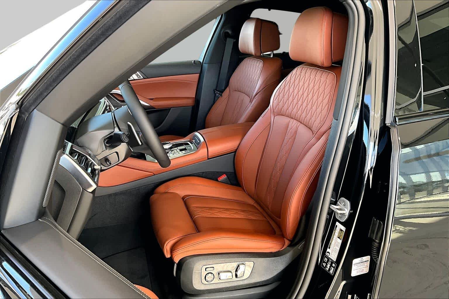 New 2027 Black Sapphire Metallic BMW M60i image 9