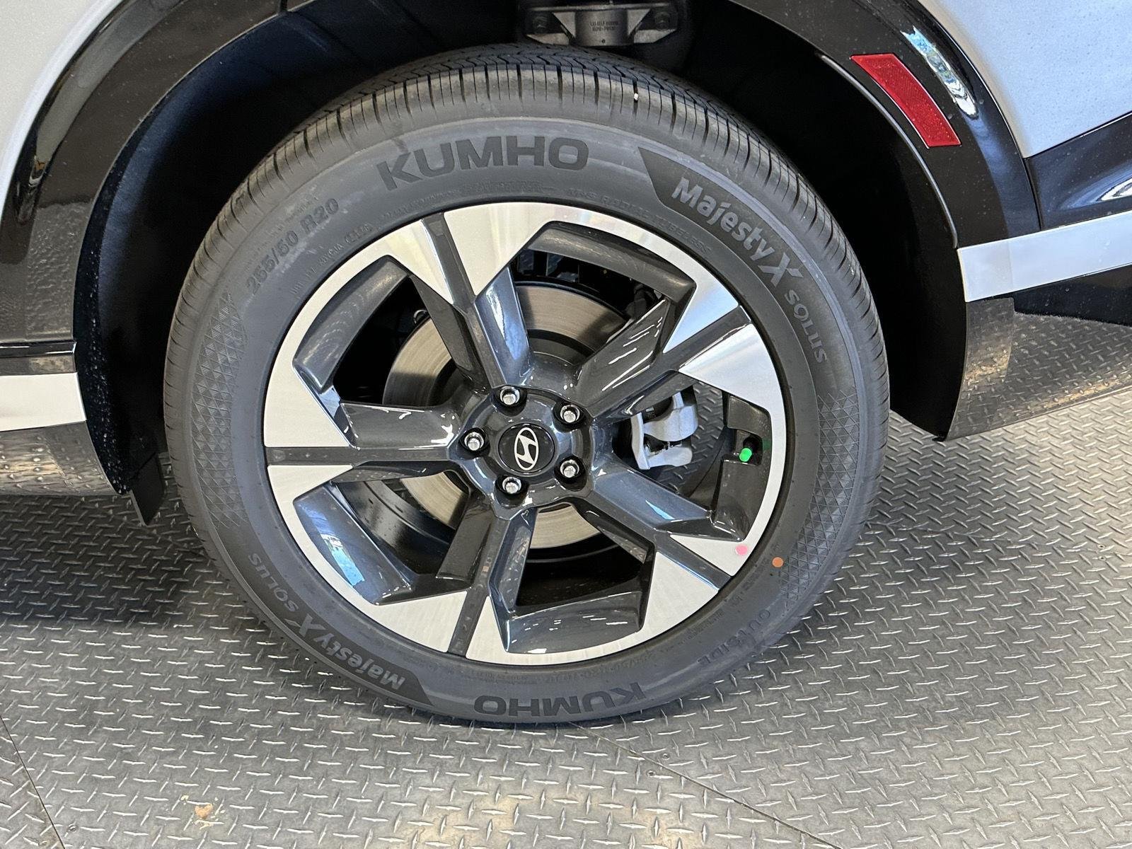 New 2027 Shimmering Silver Hyundai Limited 7P image 17