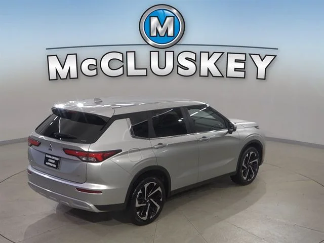 Used 2024 Silver Mitsubishi SE image 30