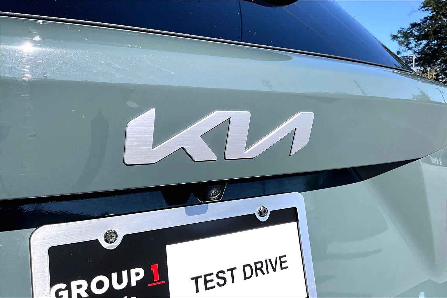 Used 2025 Cityscape Green Kia SX Prestige image 31