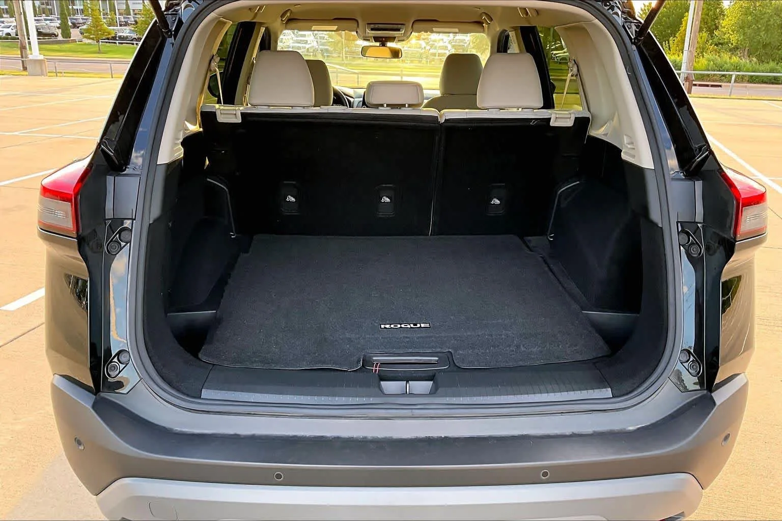 Used 2023 Super Black Nissan SV image 30
