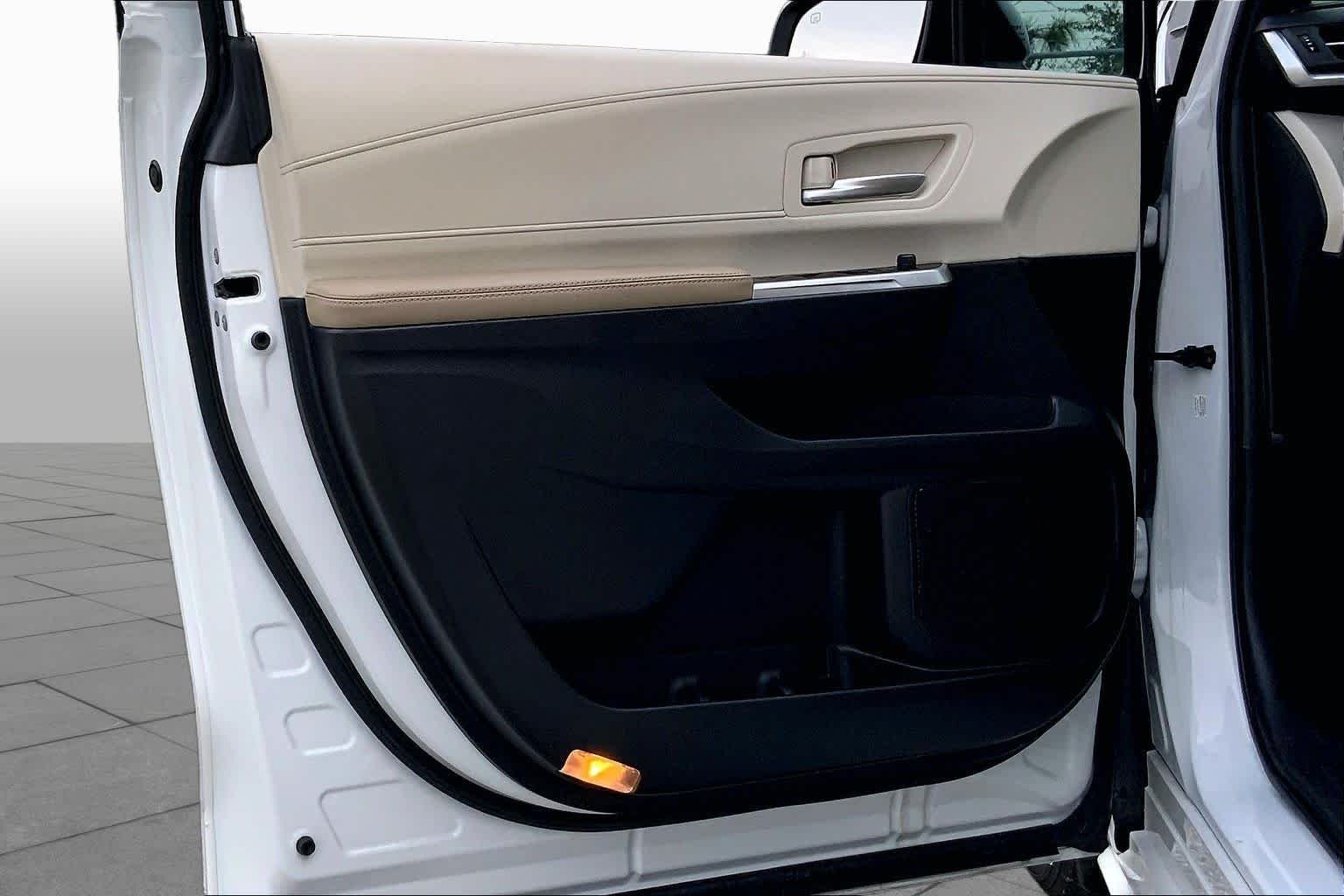 Used 2024 Wind Chill Pearl Toyota XLE image 21