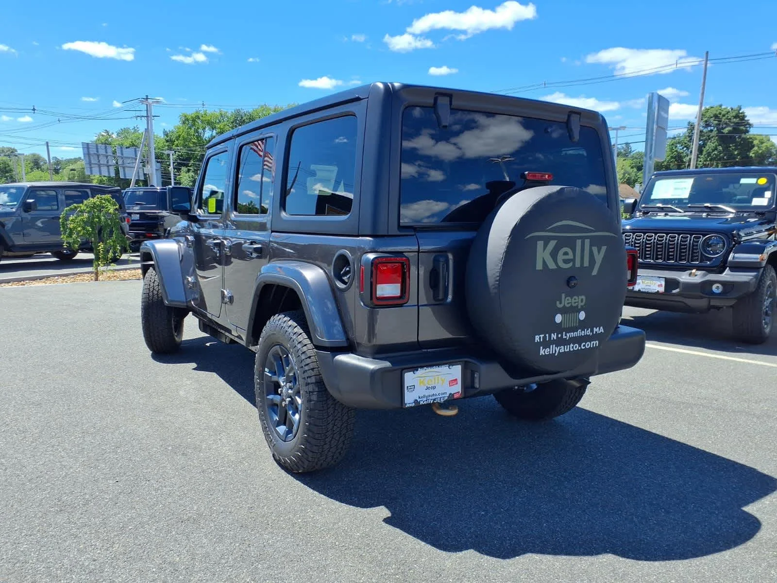 New 2026 Granite Crystal Metallic Clearcoat Jeep 85th Anniversary image 11