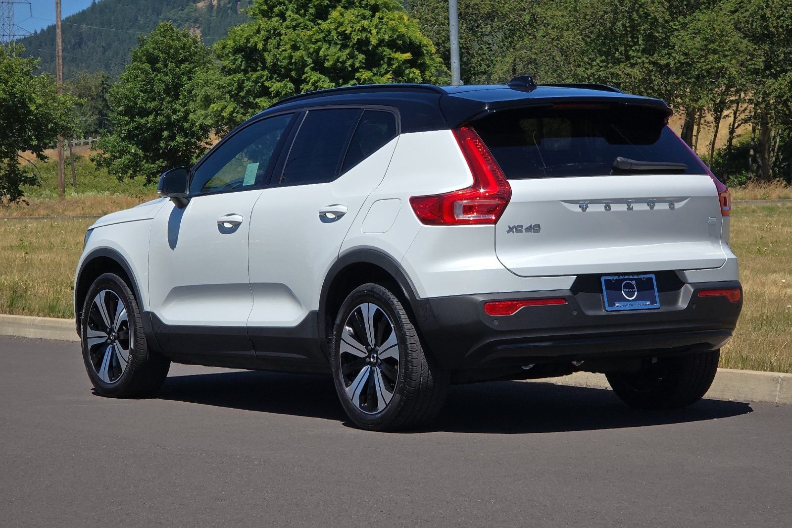 Used 2023 White Volvo Twin Plus image 5