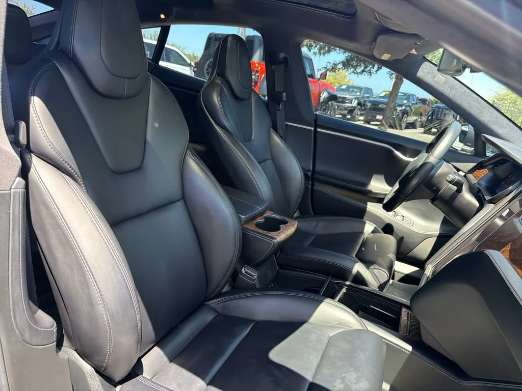 Used 2018  Tesla 75D image 40