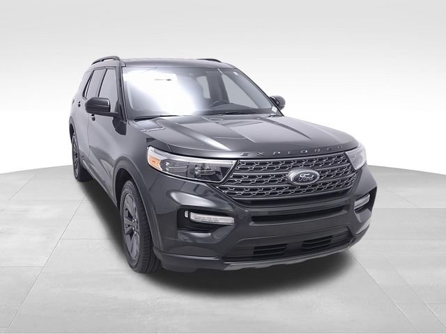 Certified Used 2023 Green Ford XLT image 2