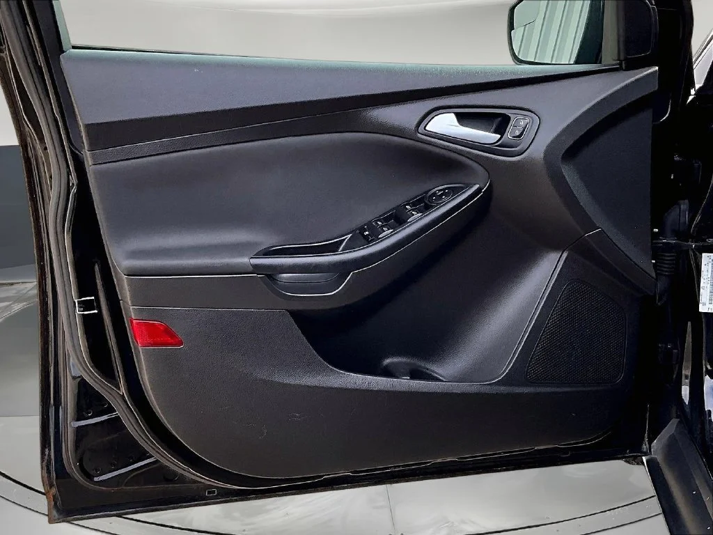 Used 2016 Black Ford SE image 24