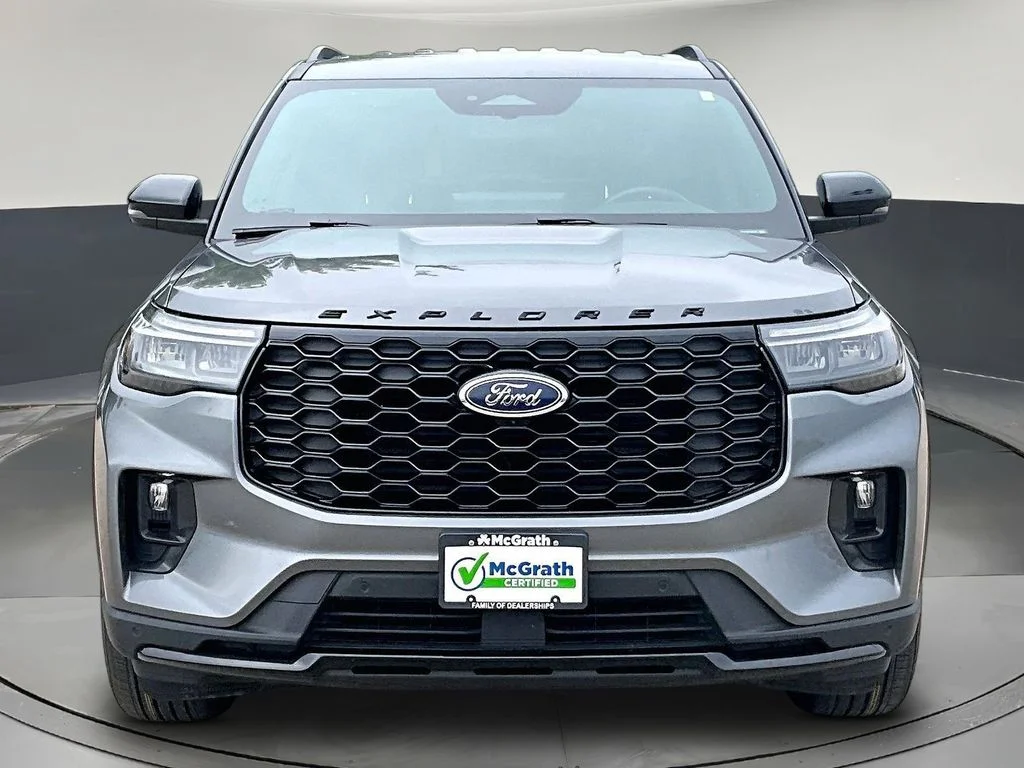 Used 2025 Gray Ford ST-Line image 2