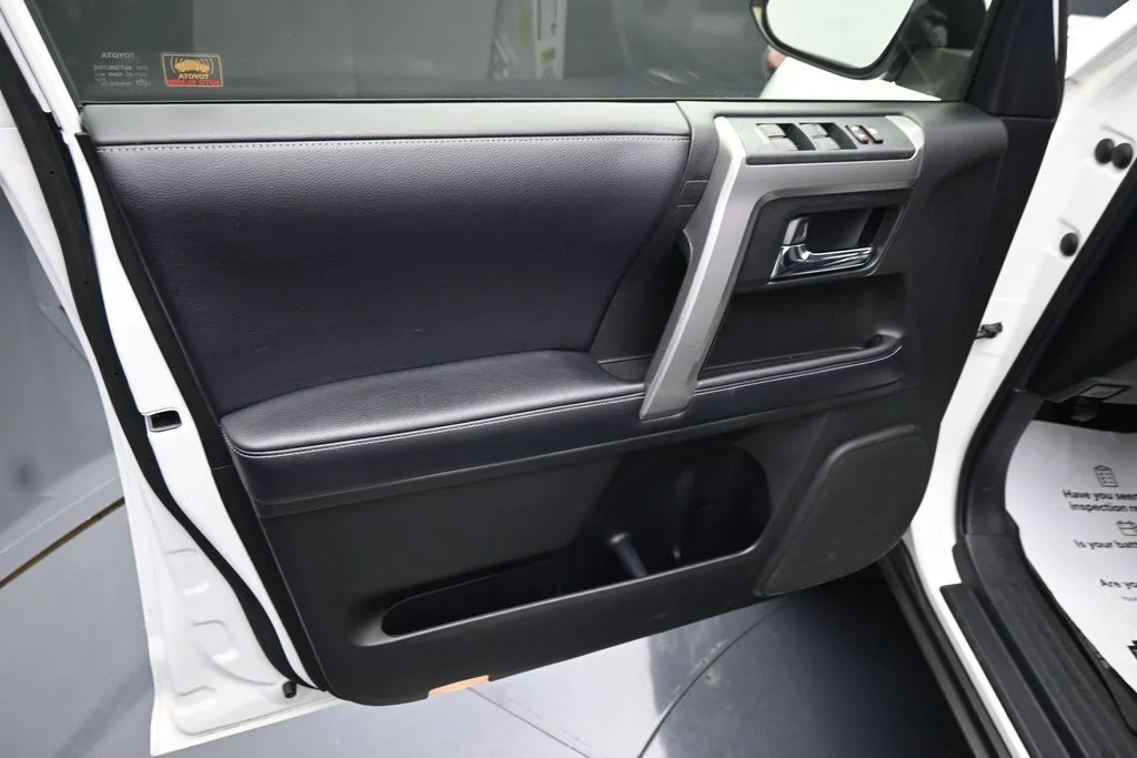 Used 2018 White Toyota SR5 image 17