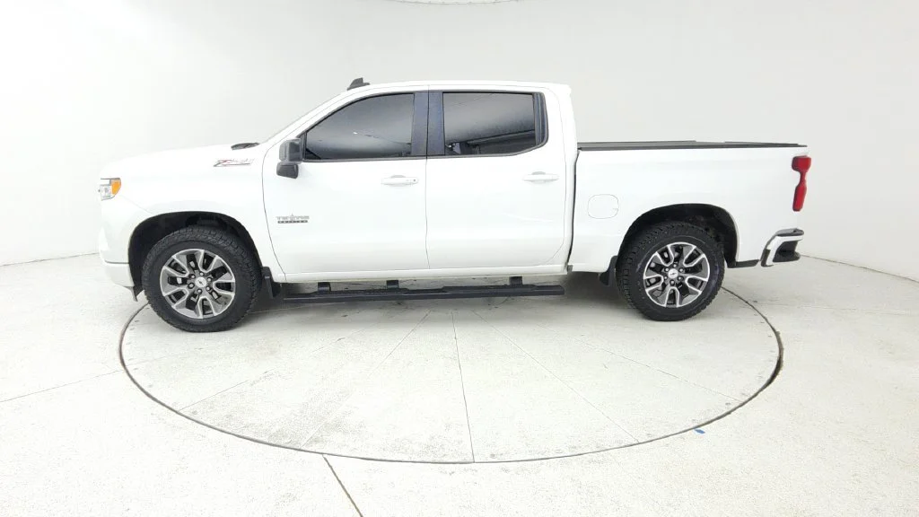 Used 2022 SUMMIT WHITE Chevrolet RST image 4
