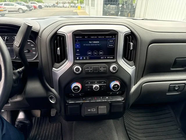 Used 2022 Quicksilver Metallic GMC Elevation image 21