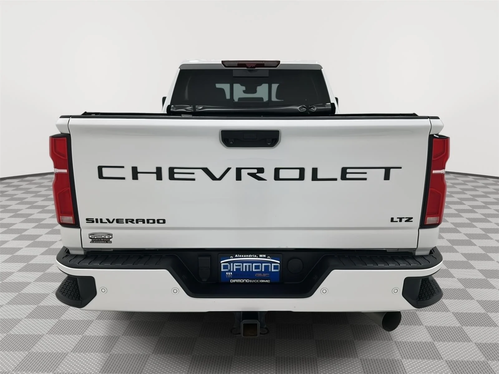 Used 2024 Summit White Chevrolet LTZ image 4