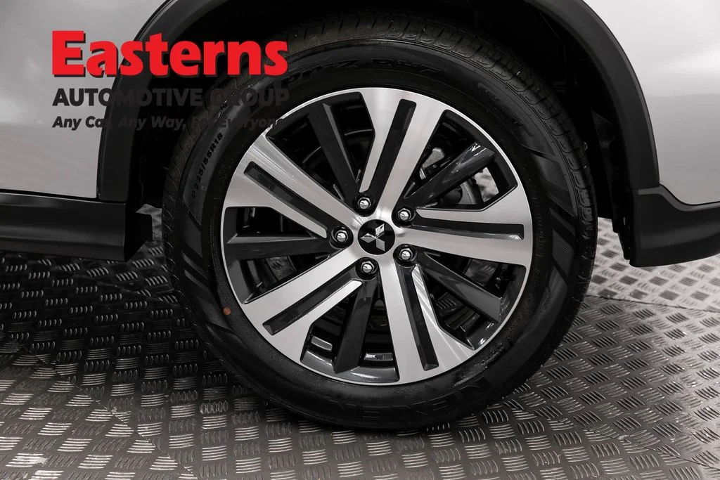 Used 2025 Silver Mitsubishi 2.0 SE image 32