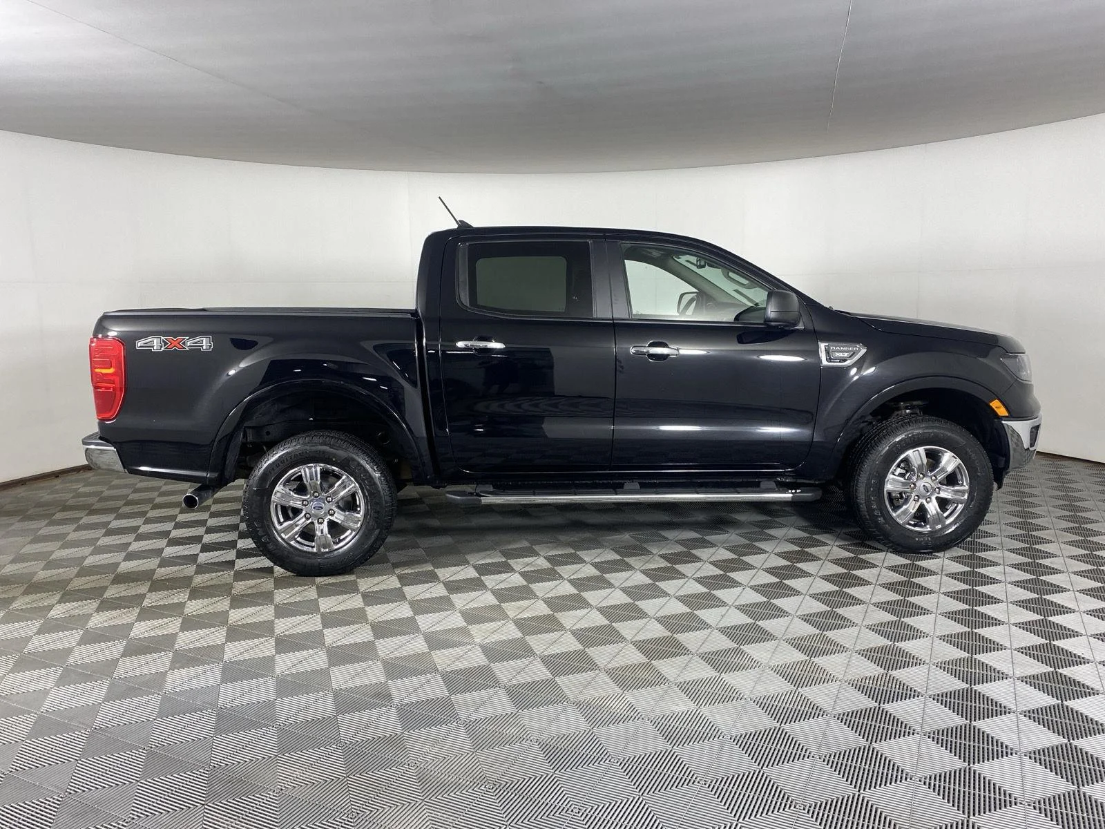 Used 2023 Shadow Black Ford XLT image 18