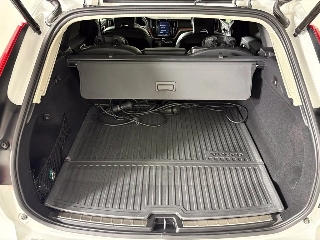 Used 2024 White Volvo T8 Plus Dark Theme image 35
