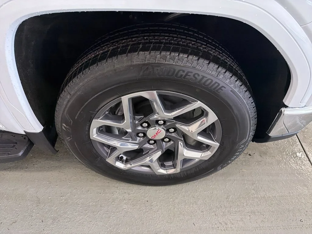 New 2026 Glacier White Tricoat GMC SLT image 4