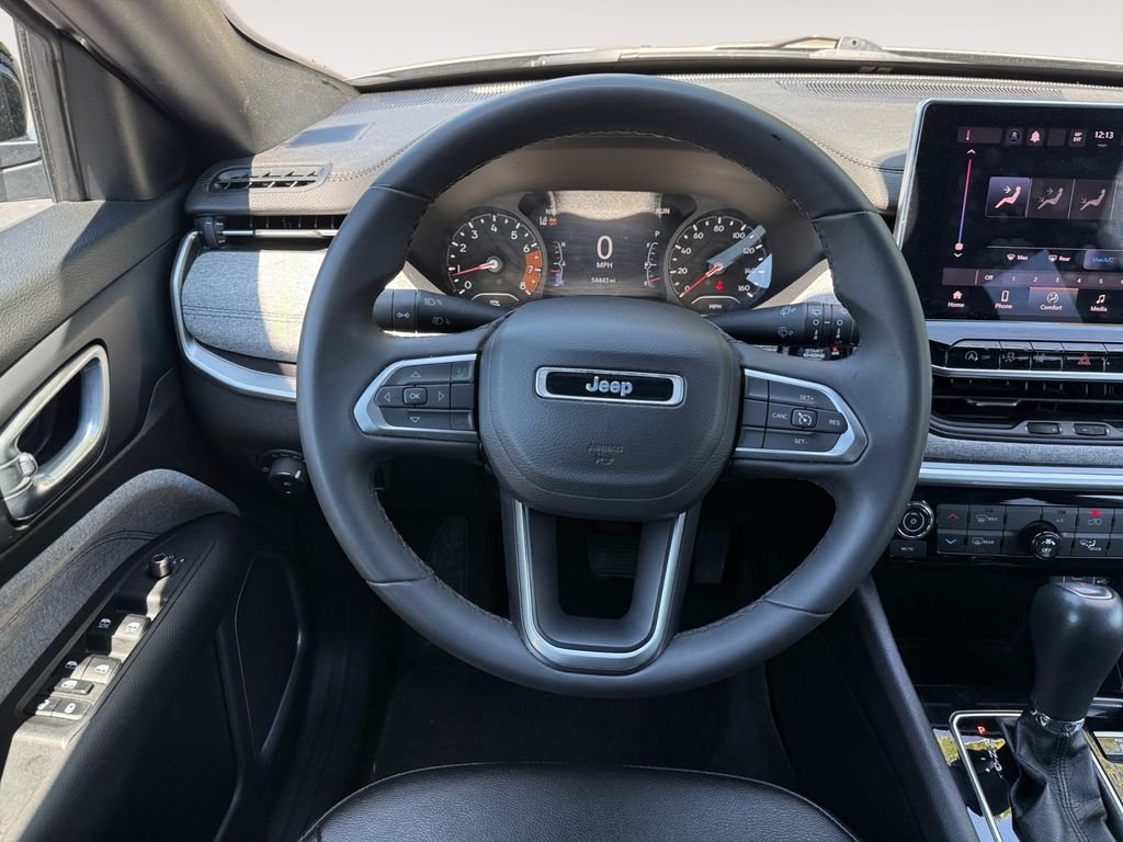 Used 2024  Jeep Latitude image 12