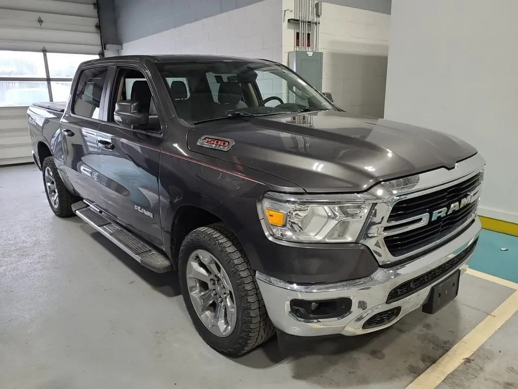 2019 RAM 1500 Big Horn/Lone Star 4x4 Crew Cab 5'7's photo