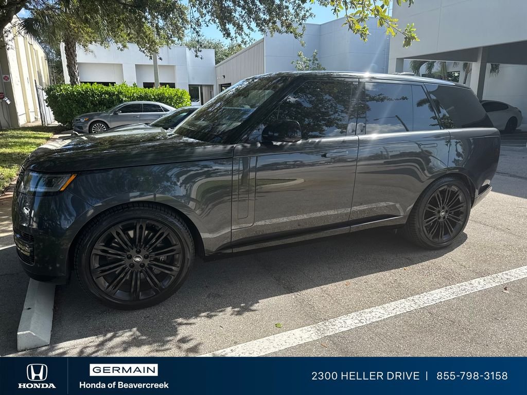 Used 2023 Gray Land Rover SE image 5