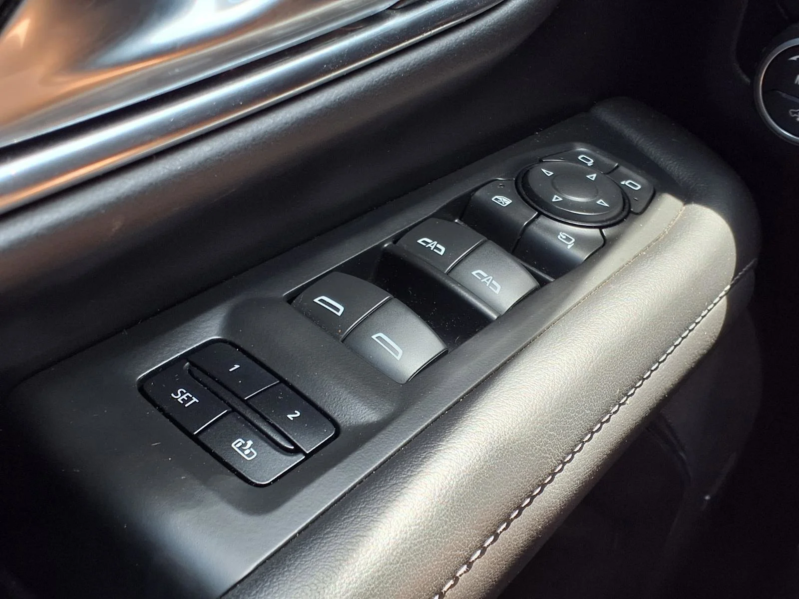 Used 2022 Summit White Chevrolet Z71 image 11