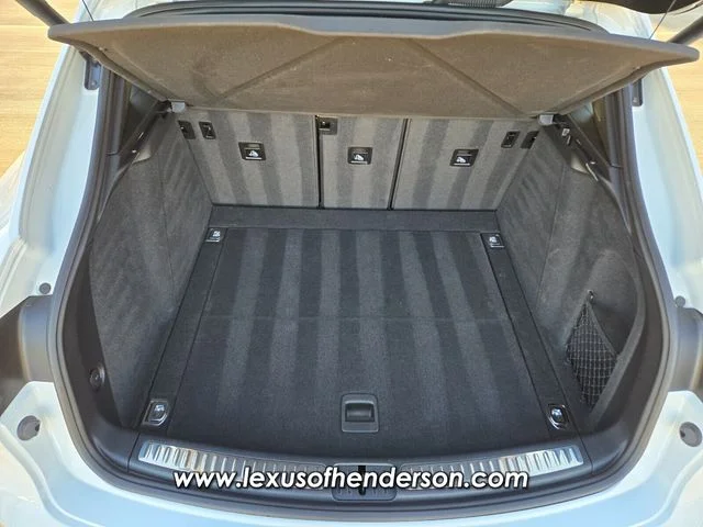 Used 2023  Porsche Base image 14