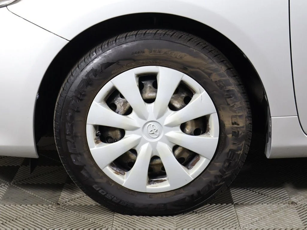 Used 2011 Silver Toyota LE image 16