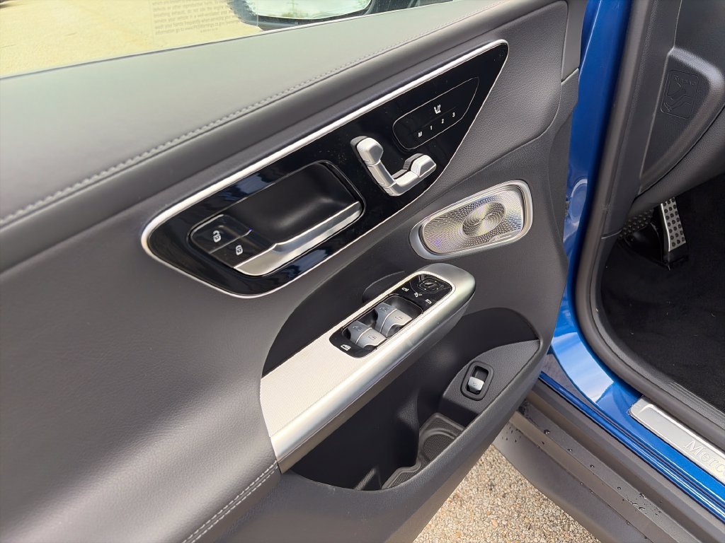 New 2027 Starling Blue Metallic Mercedes-Benz GLC 300 image 11